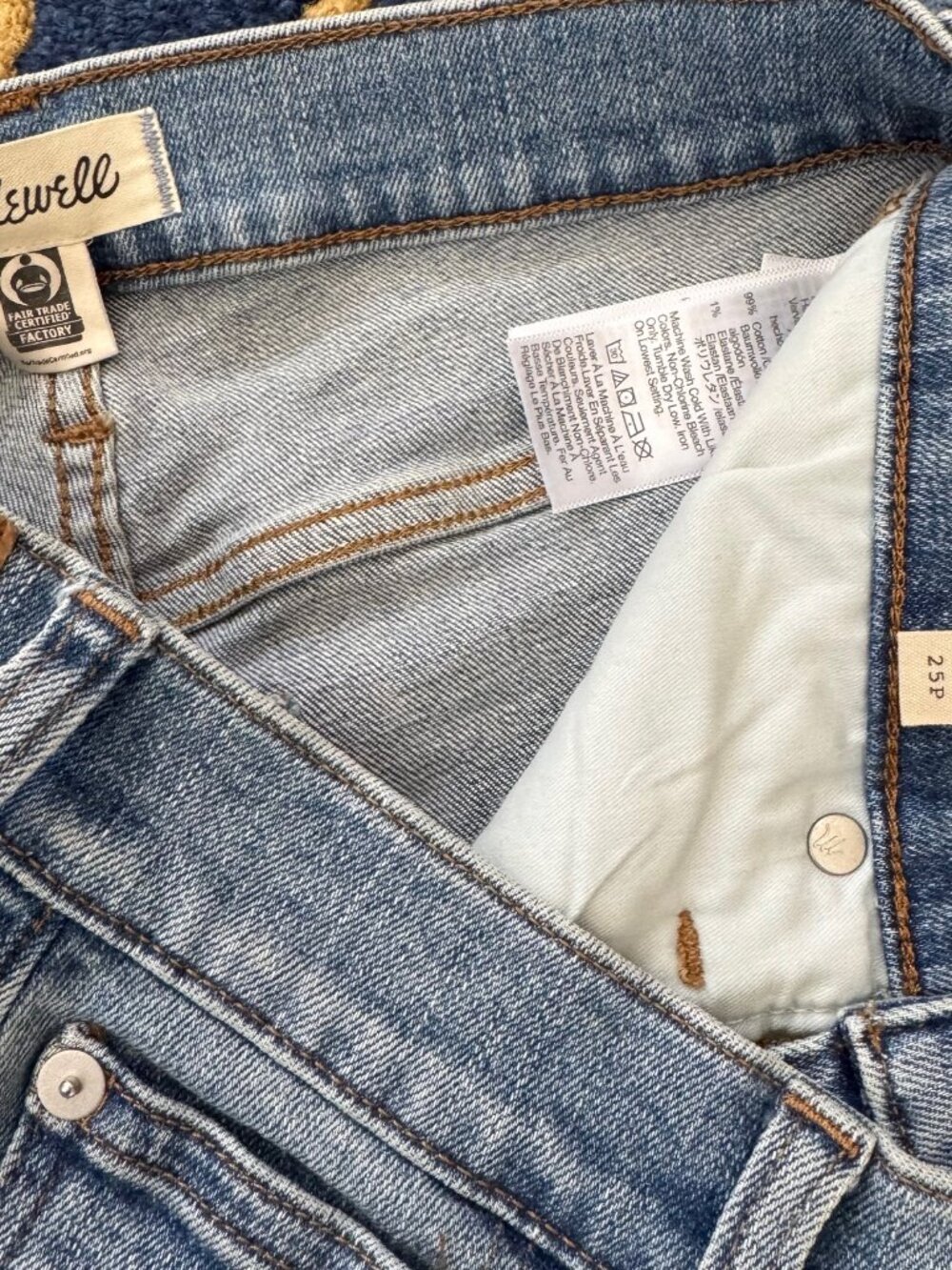 Madewell Women's Mid-Rise Petite Kick Out Flare Crop Jeans | Size: 25P - Picture 4 of 9
